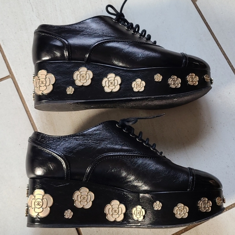 CHANEL Lace Up Oxford Camelia Wedges - Picture 7 of 16